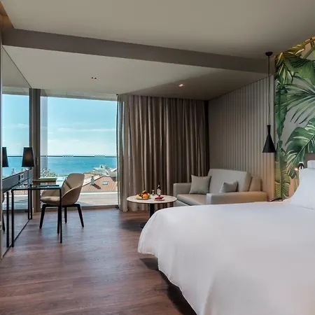 Deluxe Suites At Gardens