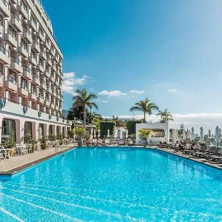 Hotel Deluxe Suites At Gardens 4*