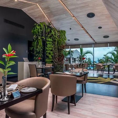 Deluxe Suites At Gardens