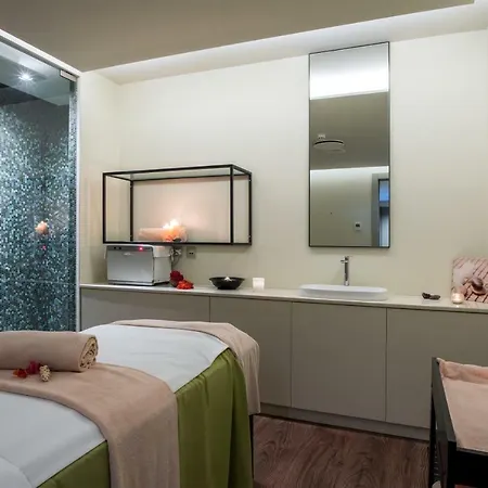 Hotel Deluxe Suites At Gardens Funchal (Madeira)