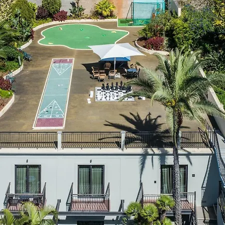 Deluxe Suites At Gardens