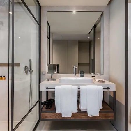 Deluxe Suites At Gardens 4*