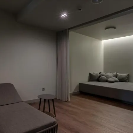 Hotel Deluxe Suites At Gardens