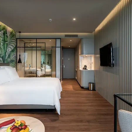 Deluxe Suites At Gardens Hotel