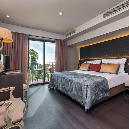 Deluxe Suites At Gardens 4* Funchal (Madeira)