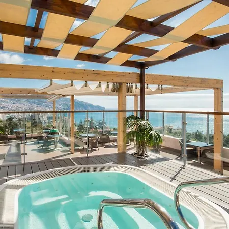 Deluxe Suites At Gardens Hotel Funchal (Madeira)